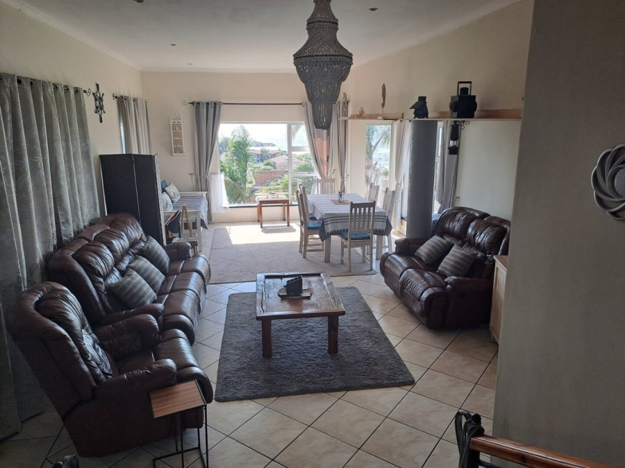 5 Bedroom Property for Sale in Wavecrest Eastern Cape